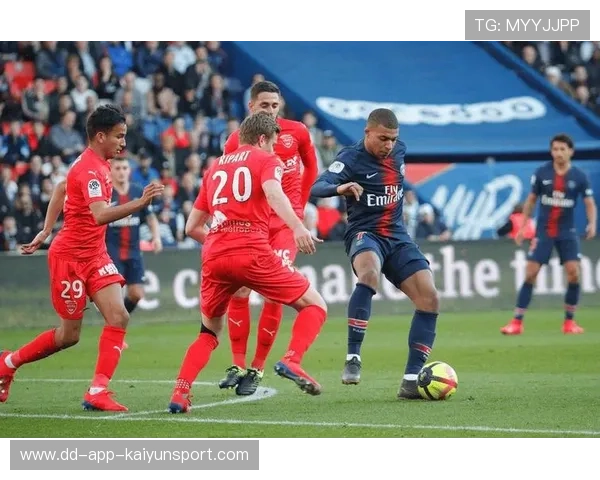 法甲在赛前会议中明确进攻端目标，团队执行力提升